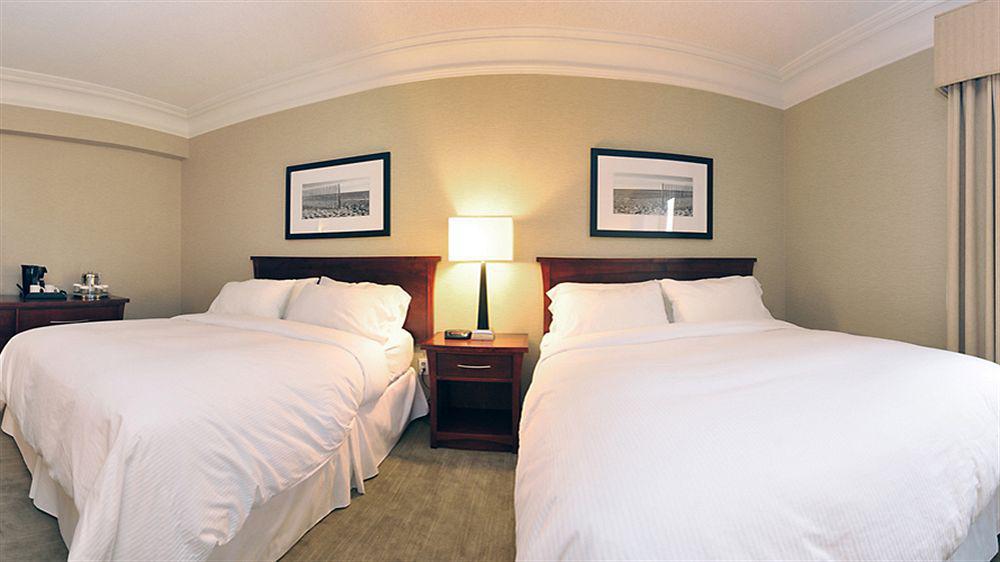 Hampton Inn & Suites By Hilton Toronto Downtown Extérieur photo